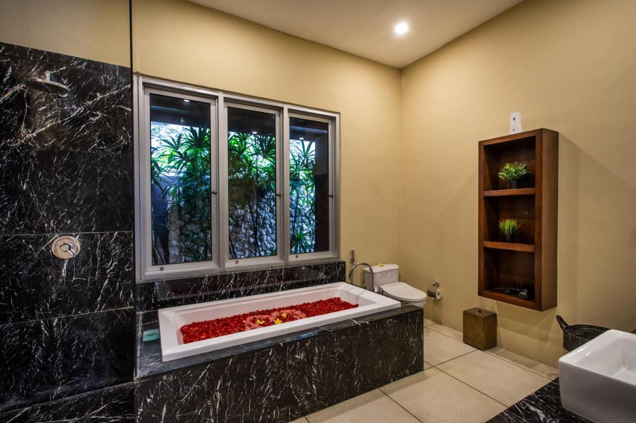 Asrina Villa'S Seminyak Zewnętrze zdjęcie